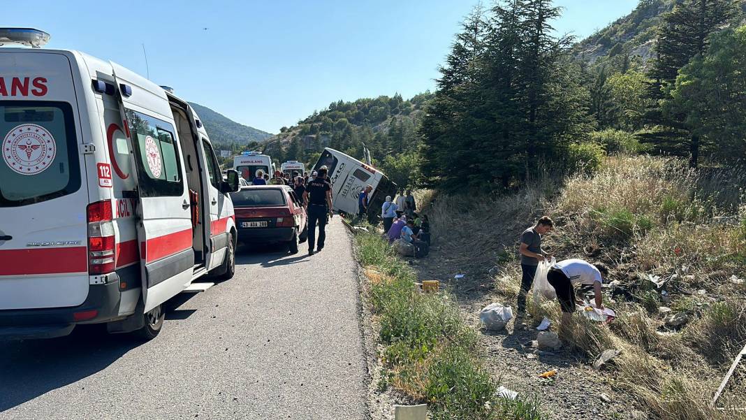 Kütahya’da yolcu otobüsü devrildi! Yaralılar var… 5